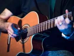 Tips merawat senar gitar agar tidak mudah berkarat lembap