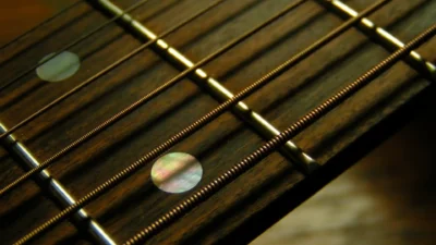 Perawatan Senar Gitar Tips Tahan Lama dan Tetap Jernih